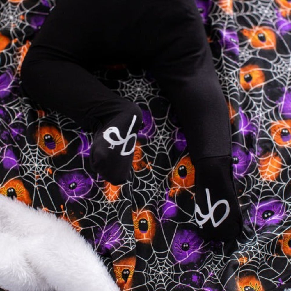 GOMEZ GLOW-IN-THE-DARK PLUSH THROW BLANKET!!! NIB - Picture 6 of 7